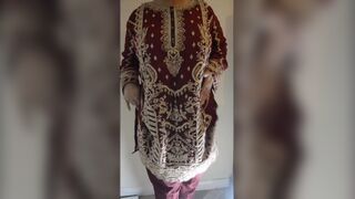 Indian slut naked fingers herself - porn video